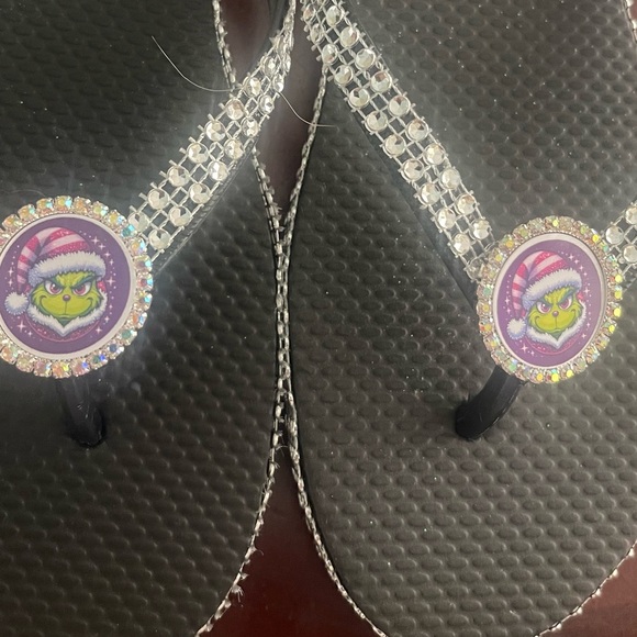Grinch Christmas Flip Flops with Rhinestones - Picture 1 of 1